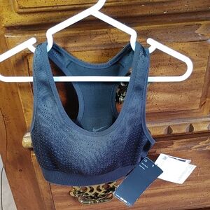 NWT Nike Swoosh Girls Youth Sports Top Medium